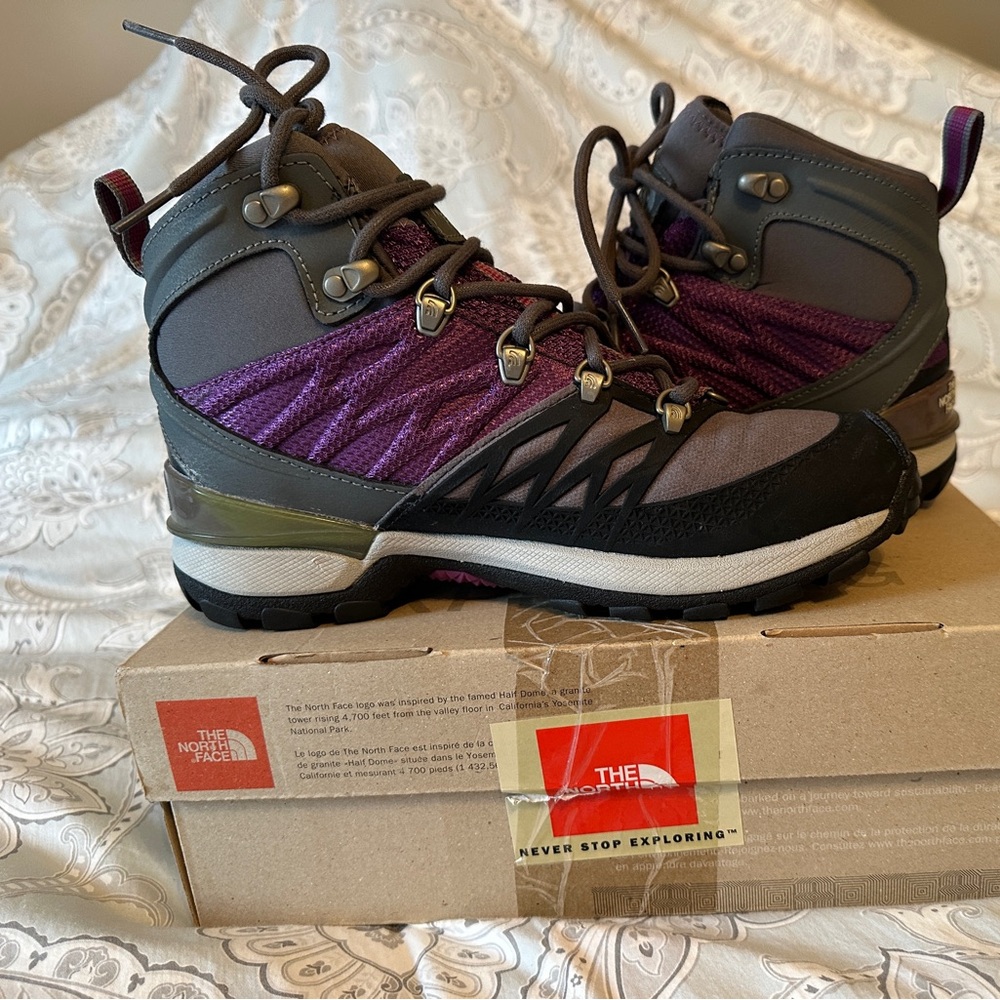 The North Face Women's Gray and Black Boots